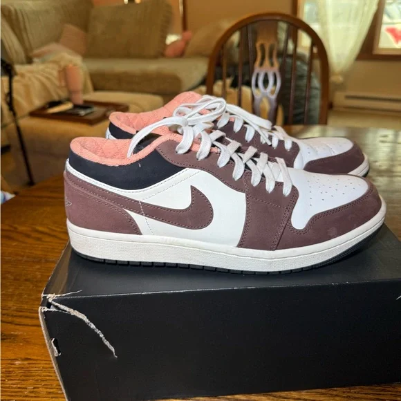 Air Jordan 1 Low ‘Mocha’ - Picture 8 of 11